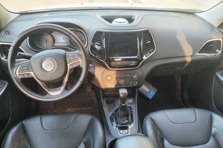 Used Jeep Cherokee 2019 2.0T 2WD Enjoyment Edition China V