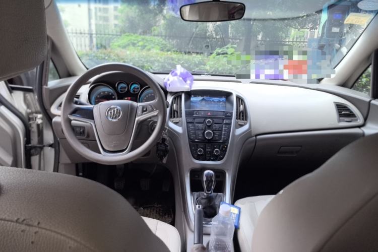 Used Buick GT 2013 GT 1.6L Manual Entry-Level Model Center Console