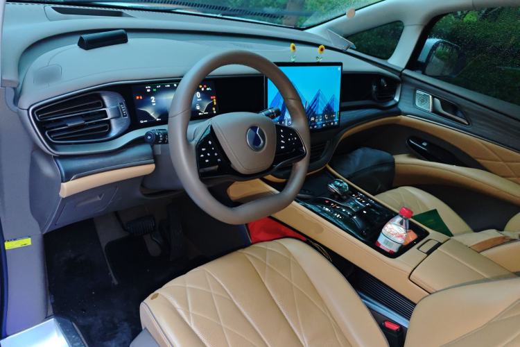 Used Denza D9 2022 DM-i 970 Four-Wheel Drive Prestige Model
