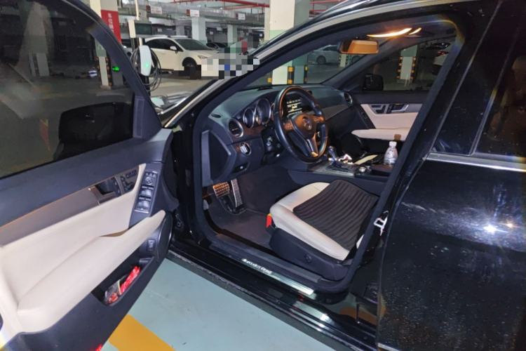 Used Mercedes-Benz C-Class 2011 C 200 Fashion Travel Edition
