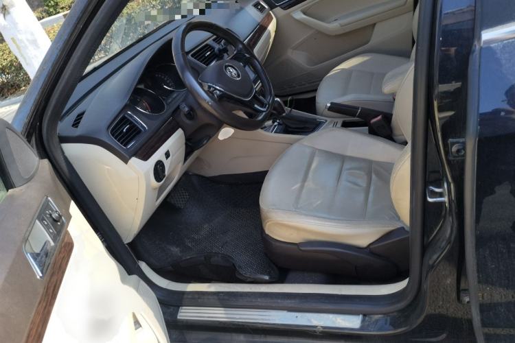 Used Volkswagen Lavida 2015 1.6L Automatic Comfort Edition
