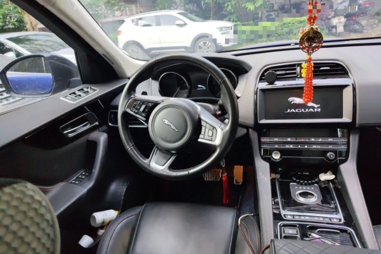 Used Jaguar F-PACE 2019 2.0T Four-Wheel Drive Urban Luxury Edition Steering Wheel