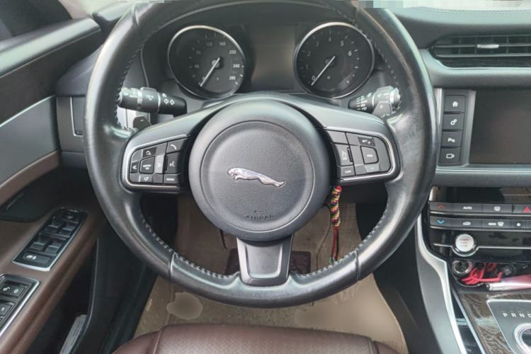 Used Jaguar XFL 2017 XFL 2.0T 240PS Luxury Edition Steering Wheel