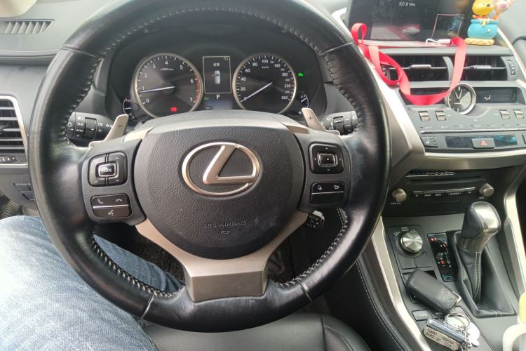 Used Lexus NX 2017 300 Front-Wheel-Drive Limited Edition Steering Wheel