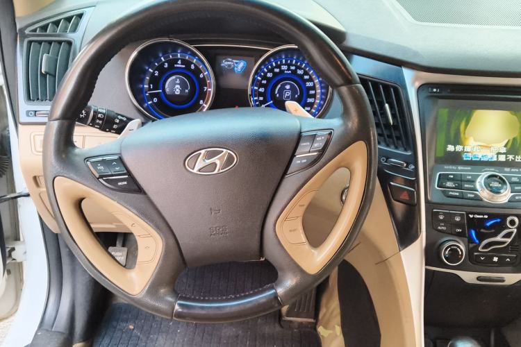 Used Hyundai Sonata 2011 2.4L Automatic Top-Tier Version Steering Wheel