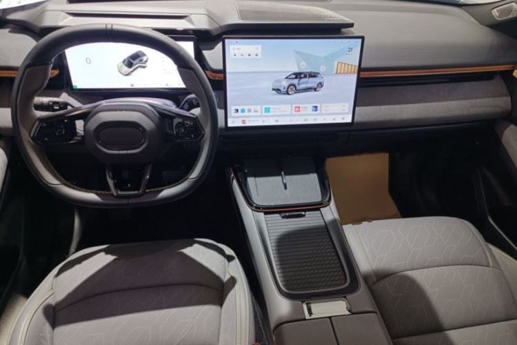 Used Lynk & Co 08 EM-P 2025 245km Ultra-Long Range Halo Interior 1