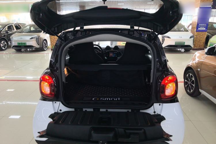 Used smart fortwo 2019 0.9T 66kW Hardtop Wind Power Edition China VI Trunk