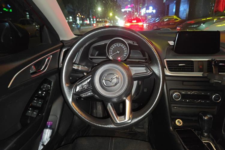 Used Mazda 3 Axela 2017 Sedan 1.5L Automatic Luxury Model Emission Standard China V Steering Wheel