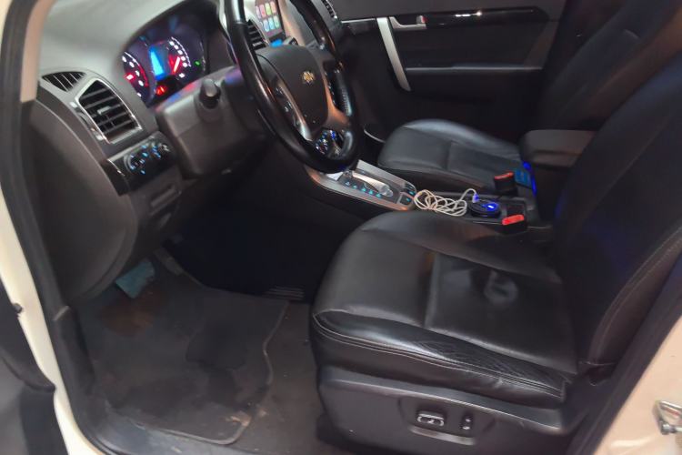 Used Chevrolet Captiva 2015 2.4L 4x4 Flagship Edition 7-Seater
