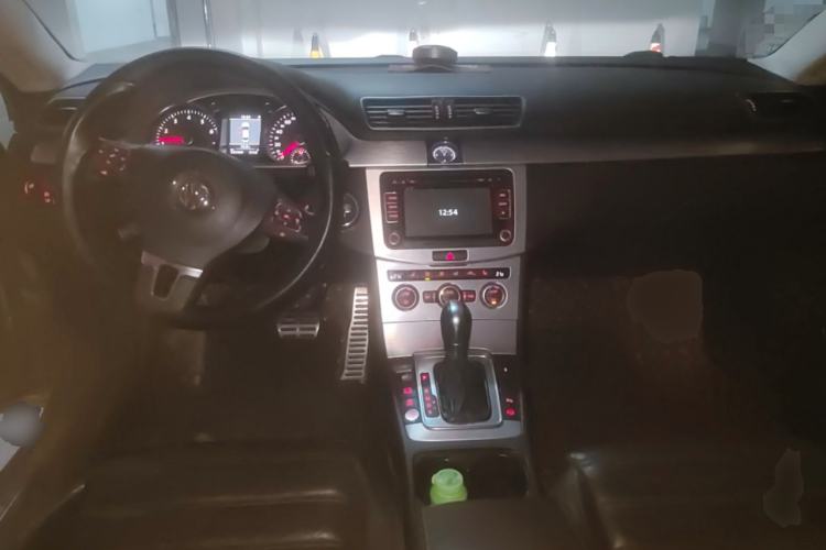 Used Volkswagen FAW-Volkswagen CC 2013 2.0 TSI Ultimate Model Center Console