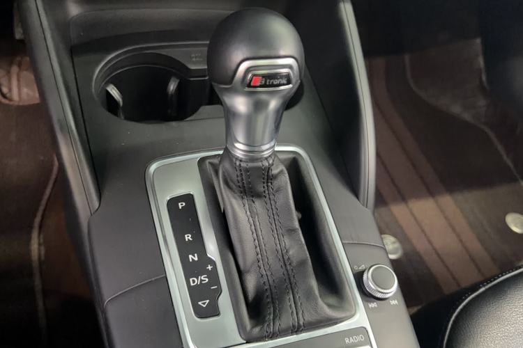 Used Audi A3 2017 Limousine 35 TFSI Fashion Model Gear Lever