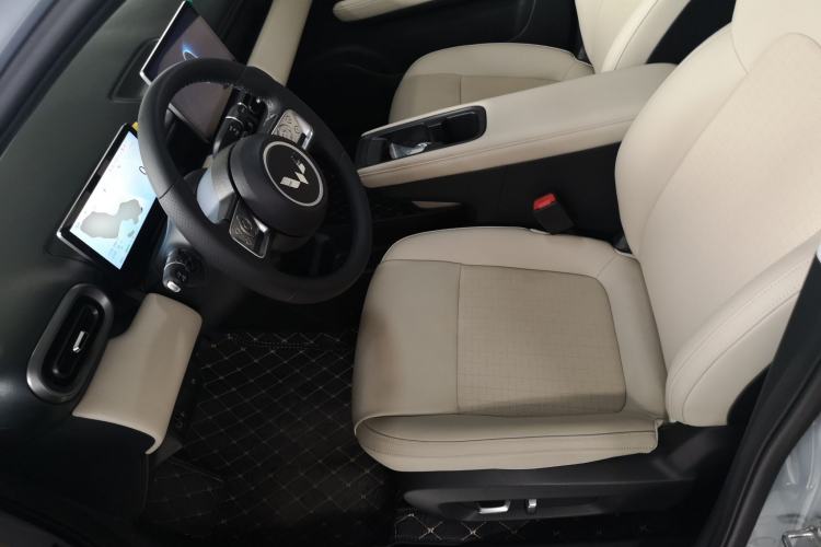 Used Wuling Bingo PLUS 2024 401 km Range 5-Seater Version Left Front Seat