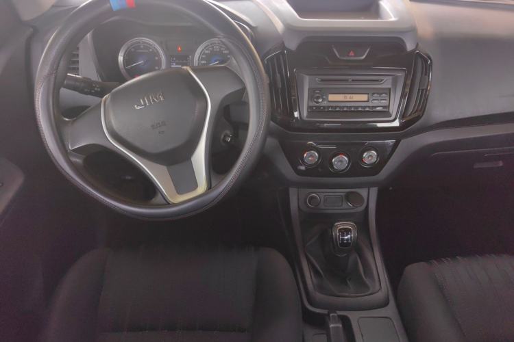 Used Isuzu JLM 2018 2.8T Classic Edition Two-Wheel Drive Luxury Version JE493ZLQ5F Center Console