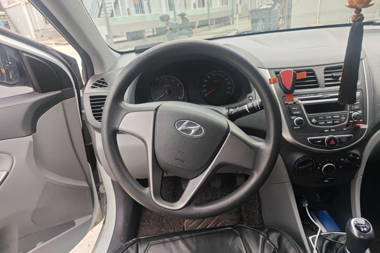 Used Hyundai Verna (older generation) 2014 1.4L Manual Smart GLS Trim
