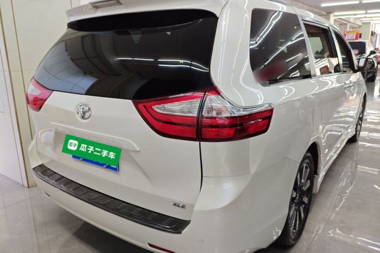 Used Toyota Sienna 2018 3.5L Two-Wheel Drive XLE 7-Seater U.S. Specification