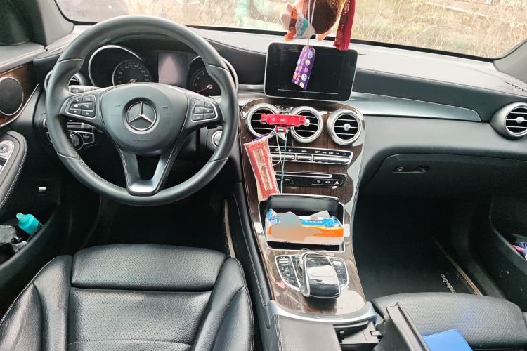 Used Mercedes-Benz GLC 2017 GLC 260 4MATIC Dynamic Edition Center Console