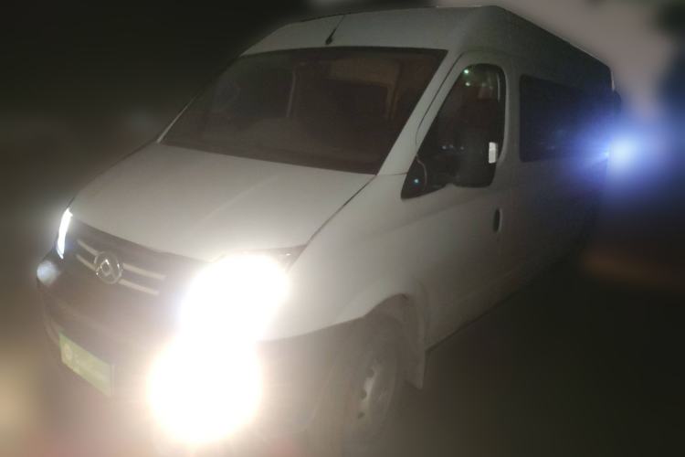 Used SAIC MAXUS Xintu V80 2019 2.5T Classic Model 6-Speed Manual Aotong Long Wheelbase Mid-Height 7-Seater