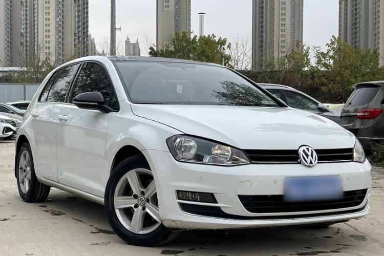 Used Volkswagen Golf 2017 1.6L Automatic Comfort Million-Vehicle Anniversary Edition Exterior 5