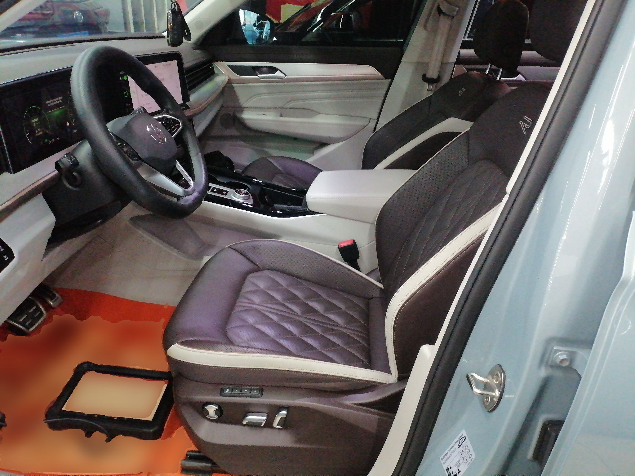 المقاعد الأمامية داخل السيارة