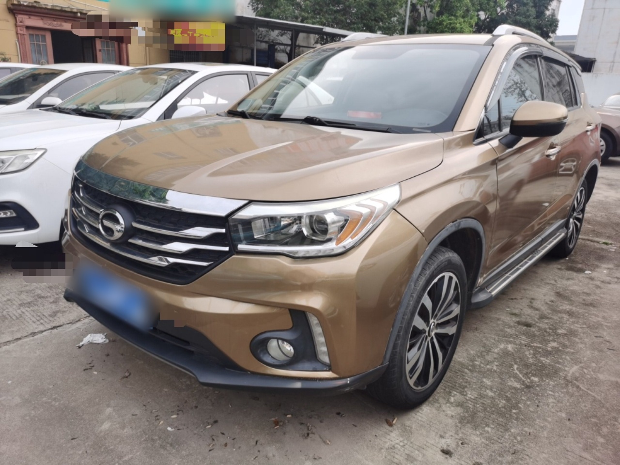 Под передней частью автомобиля