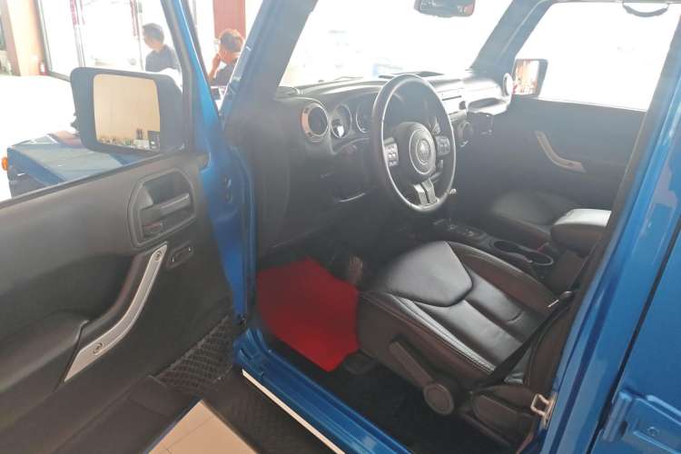 Used Jeep Wrangler 2015 3.0L Sahara Four-Door Comfort Edition
