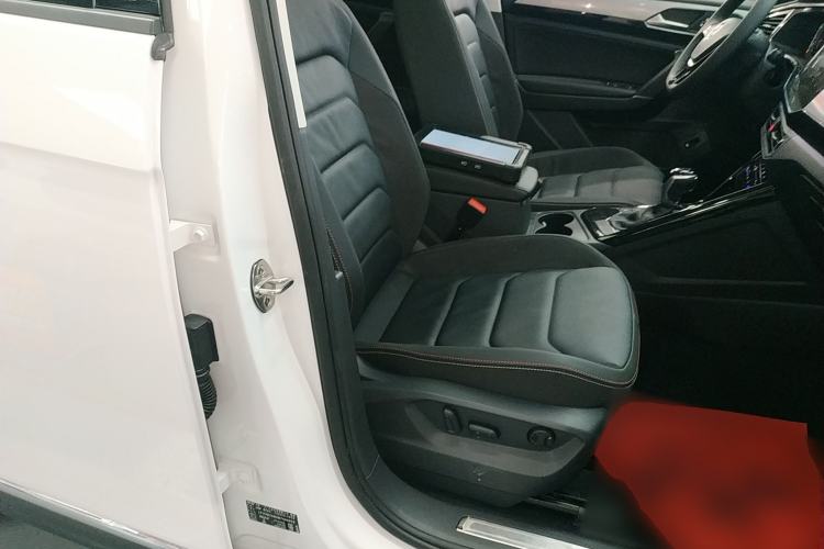 Used Volkswagen Tayron 2022 330TSI Two-Wheel Drive Luxury Smart Connectivity Version Right Front Seat