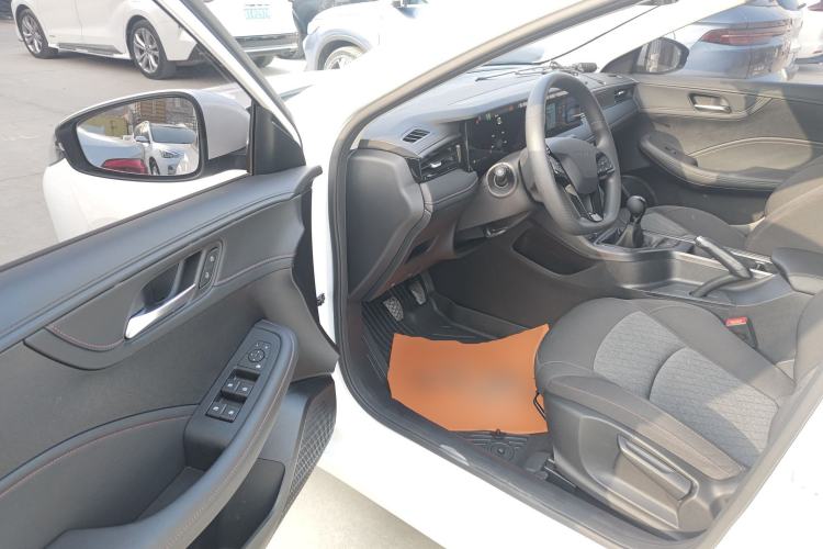 Used Roewe i5 2026 Model 1.5L Manual Comfort Version
