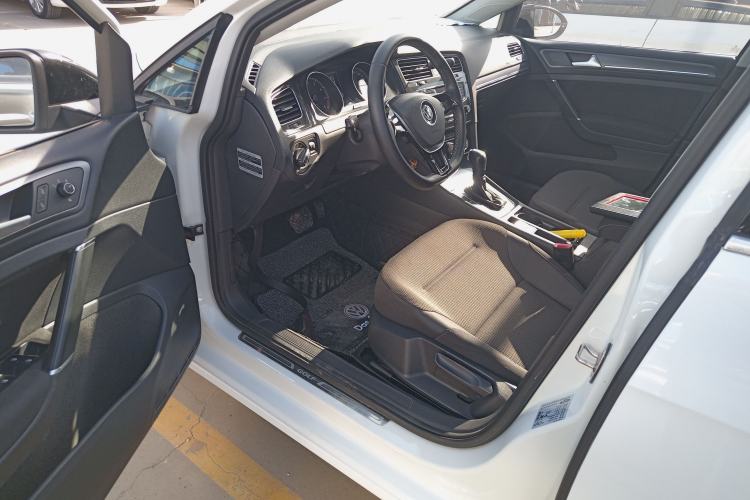 Used Volkswagen Golf 2017 230TSI Automatic Comfort Edition – Celebrating Milestone of One Million Units
