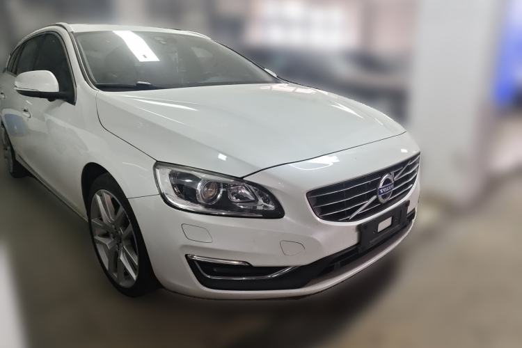 Used Volvo V60 2017 T5 Zhiyi Edition China V Standard Front Right 45 Deg