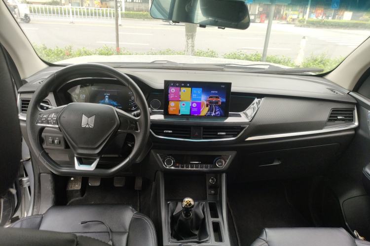 Used Isuzu TAGA Dargo H 2021 3.0T Diesel Manual Two-Wheel Drive Value Edition Long Wheelbase 4KH1CT6H1 Center Console