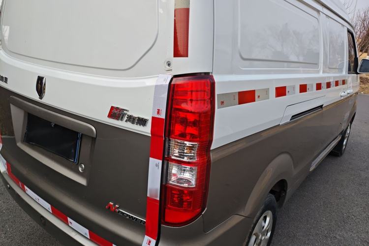 Used Jinbei New Hiace X30L 2023 1.5L Wealth Edition Van 2/5 Seats Non-Air-Conditioned Version SWC15M
