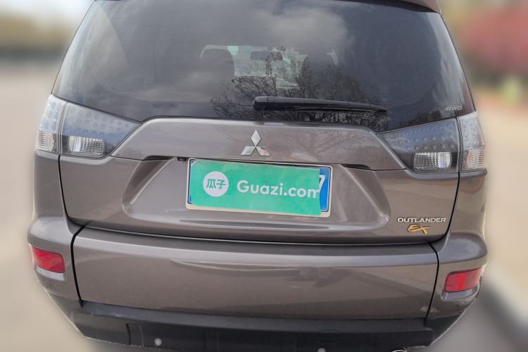 Used Mitsubishi Outlander 2011 Kicks 2.4 Fashion Edition