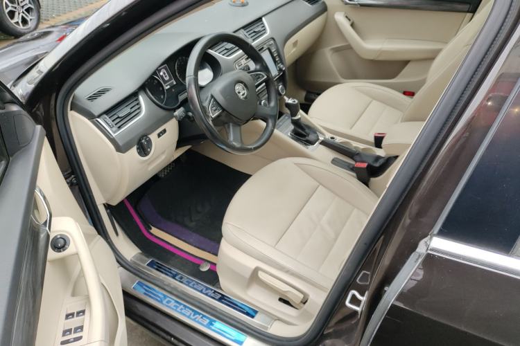 Used Skoda Octavia 2015 1.6L Automatic Yijun Edition
