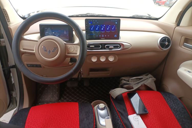 Used Wuling Hongguang MINIEV 2025 Four-Door Version Advanced Edition Center Console