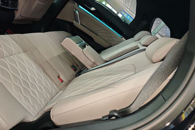 Used BYD Tang New Energy 2024 DM-i Glory Edition 112KM Prestige Model Left Rear Seat