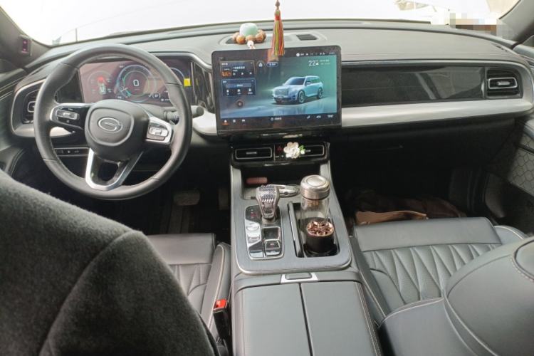 Used GAC Trumpchi GS8 2022 Linghang Series 2.0 TGDI Two-Wheel Drive Luxury Smart Connectivity Version (6 Seats) Center Console