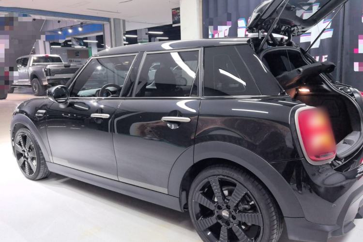 Used MINI MINI 2023 1.5T COOPER King's Cross Special Edition Five-Door Version
