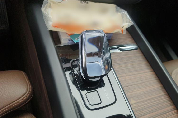 Used Volvo XC60 2024 B5 4x4 Smart Luxury Edition Gear Lever