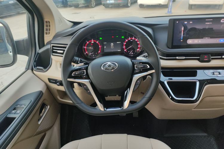 Used SAIC MAXUS Xintu V70 2025 2.0T Automatic Long Wheelbase Low-Roof Luxury 7-Seater
