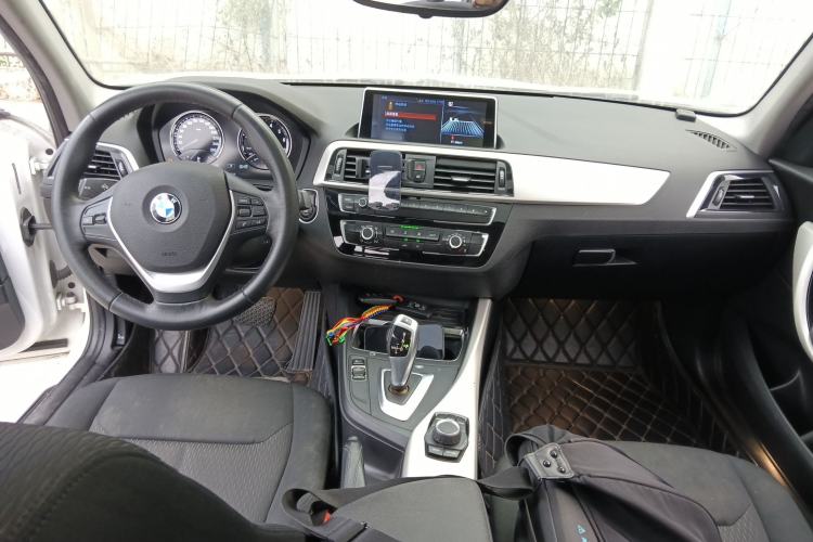 Used BMW 1 Series 2018 118i Leading Model Center Console