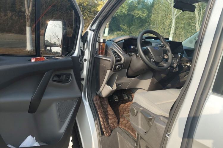 Used Ford Transit 2019 2.0T Diesel Multi-Purpose Commercial Vehicle Mid-Drive Mid-Roof 6-Seater China VI Standard
