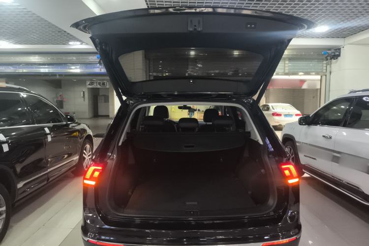 Used Volkswagen Tiguan L 2019 330TSI Automatic Two-Wheel Drive Smart Luxury Version China V Emission Standard
