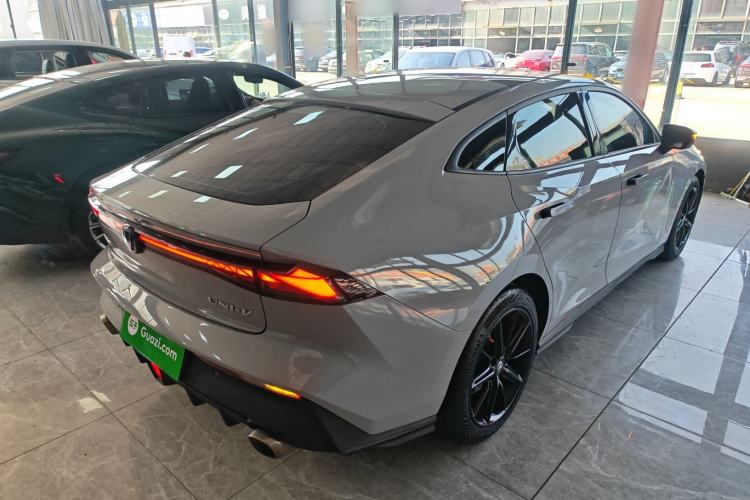 Used CHANGAN UNI-V 2022 1.5T Prestige Version
