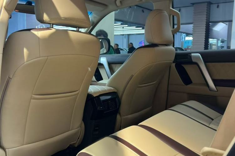 Used Toyota Prado 2015 2.7L Automatic Standard Edition Interior 3