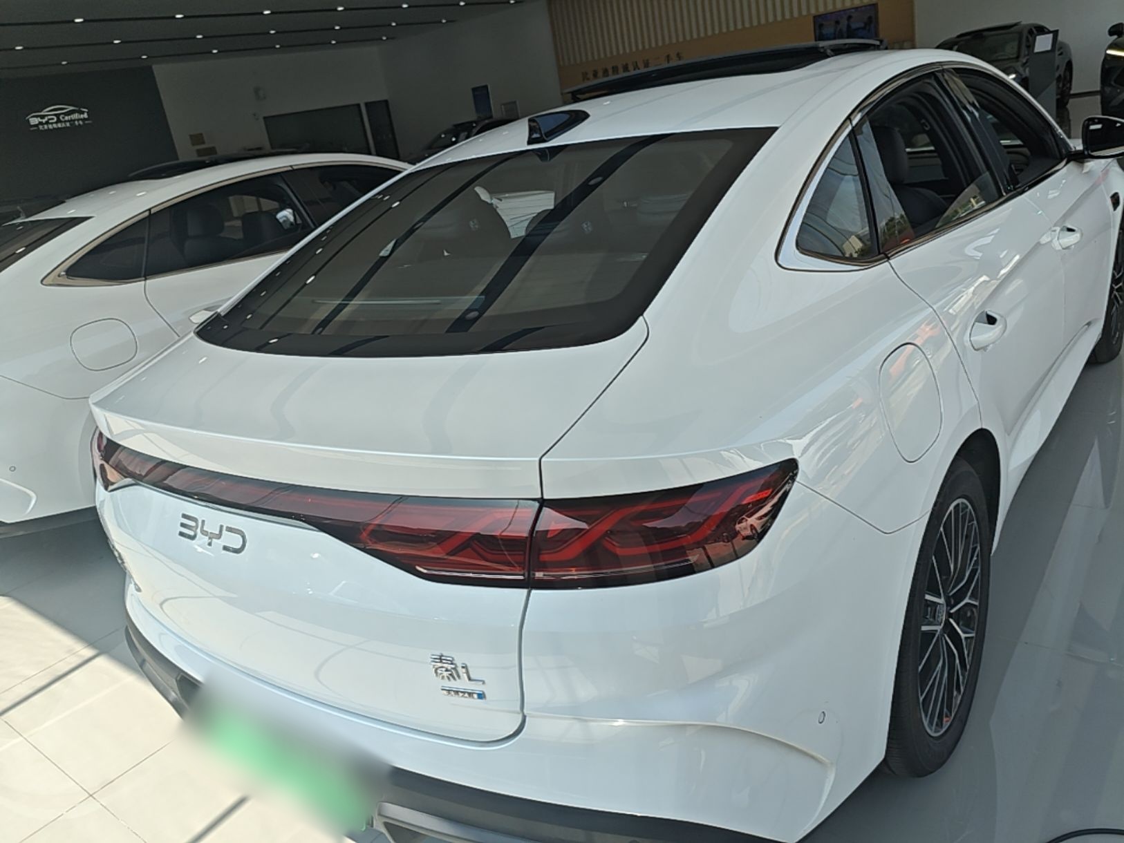 BYD Qin L 2025 DM-i Smart Drive 120KM Excellence Model — снимка 5