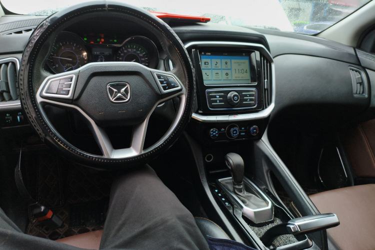 Used JMC Yusheng S350 2017 2.0T Automatic 2WD Diesel Luxury Version with Sunroof 5 Seats
