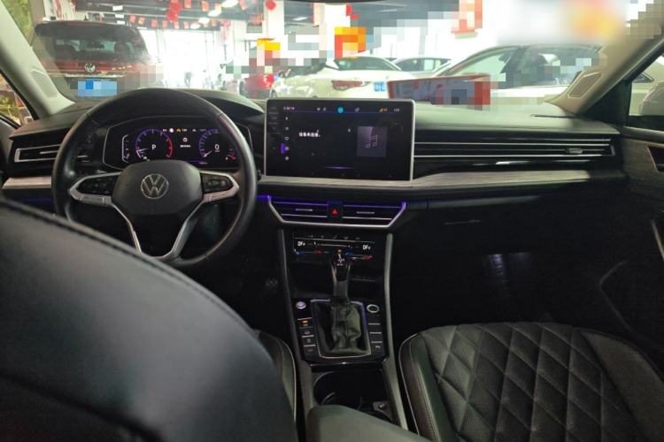 Used Volkswagen Sagitar 2023 280TSI DSG Excellence Edition Center Console