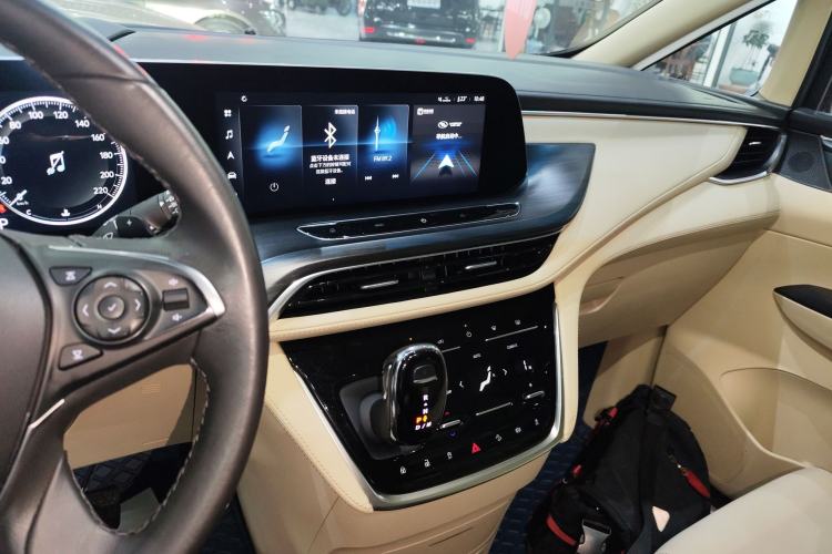 Used Buick GL8 2022 ES Landtrek 653T Luxury Edition