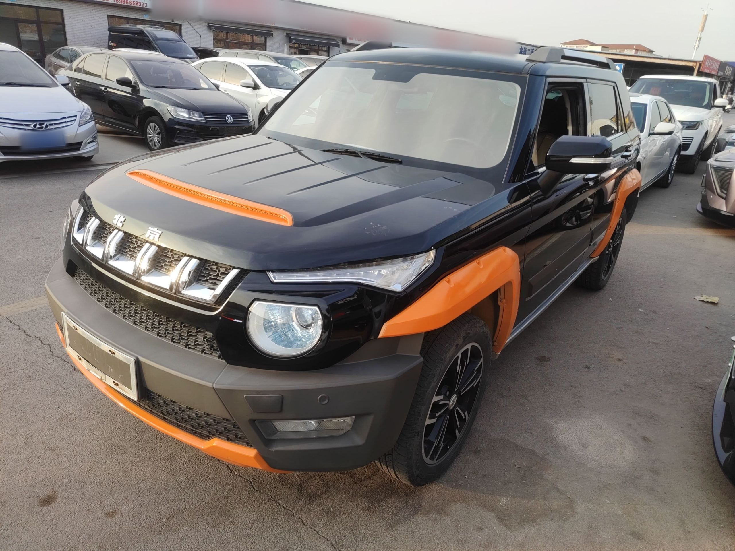 تحت مقدمة السيارة