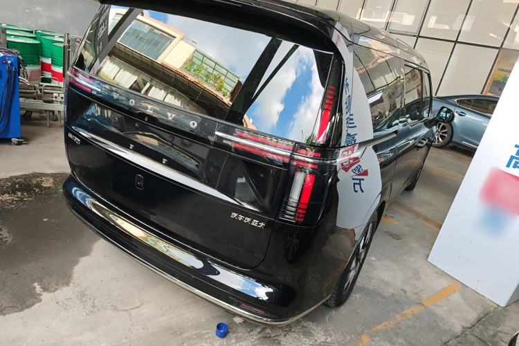 Used Volvo EM90 2025 Ultra Six-Seater